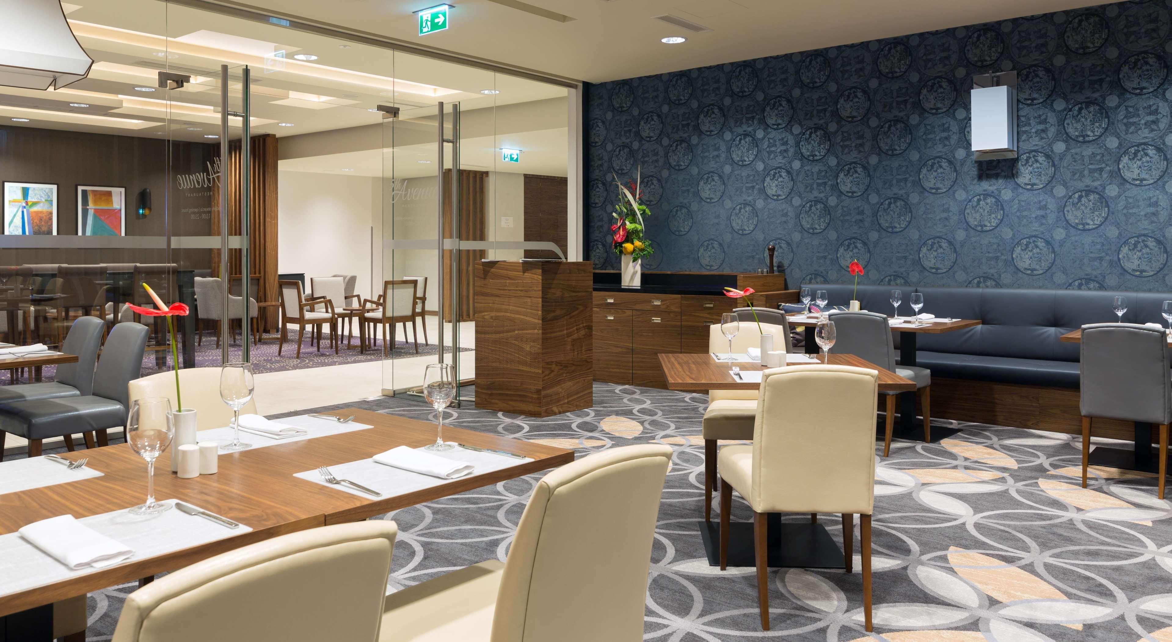 Doubletree By Hilton Krakow Hotel & Convention Center Экстерьер фото