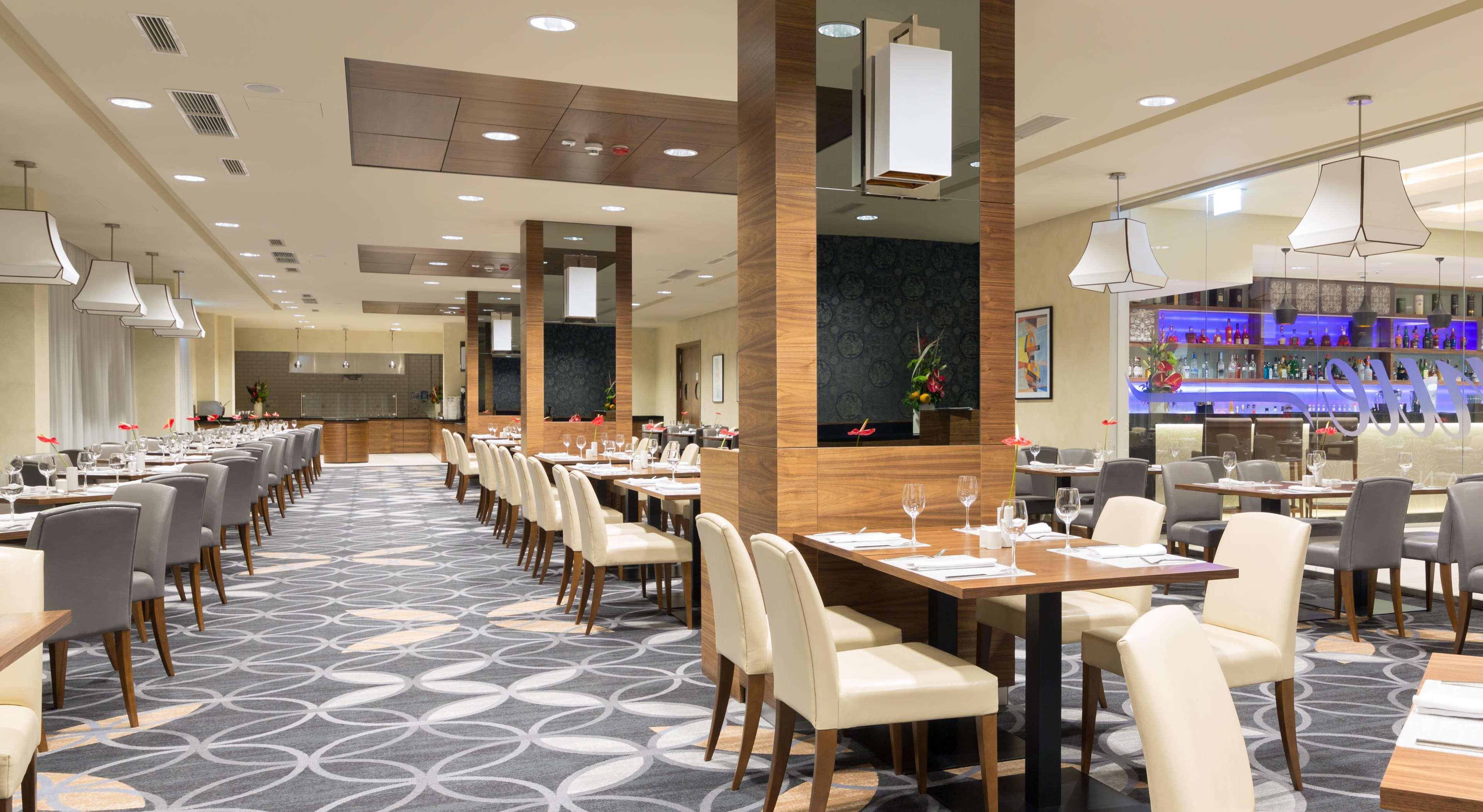 Doubletree By Hilton Krakow Hotel & Convention Center Экстерьер фото